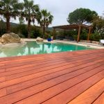 Pavimento con Iroco para piscina natural en Calonge, Girona